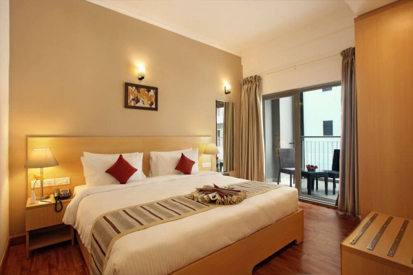 Starlit Suites Cochin - 1 BHK - Queen Bed